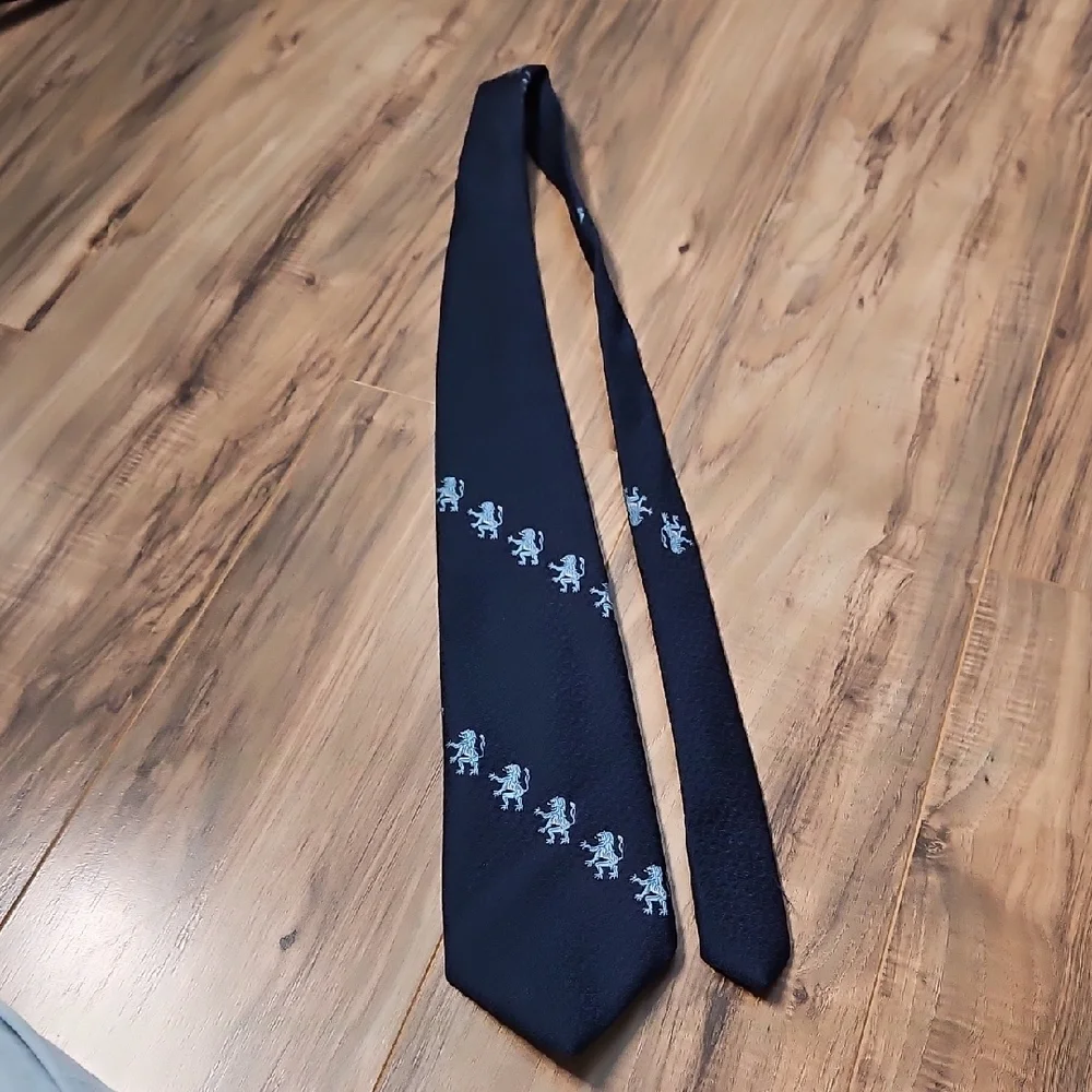 Resilio Piggs & Parsons Vintage Navy Blue Lion Patterned Men's Tie